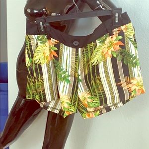 Silky low rise Shorts Bamboo/orange flower print